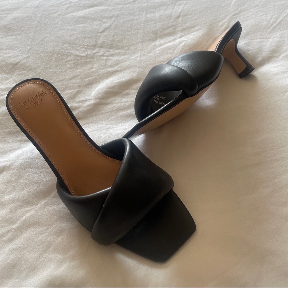 NWB Abercrombie & Fitch Umi Heeled Sandals